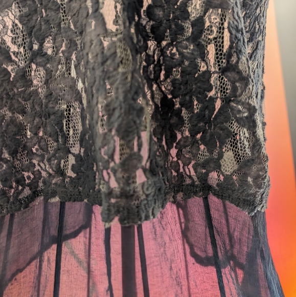 Scrapbook high-low sheet lace tank - Picture 3 of 4